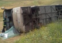 Οι ΠΡΩΤΕΣ ΕΙΚΟΝΕΣ από το λεωφορείο με τους μαθητές που ανετράπη