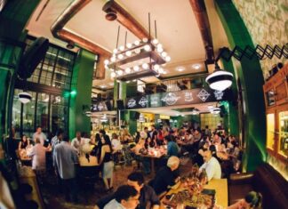 Darling the bar: To πιο κεντρικό στέκι του Πειραιά κλείνει 2 χρόνια και το γιορτάζει με το Dj Valentino