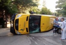 OI ΠΡΩΤΕΣ ΕΙΚΟΝΕΣ: Ανετράπη σχολικό λεωφορείο στα Βριλήσσια
