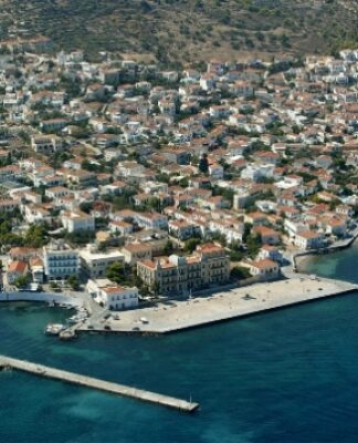 ΣΠΕΤΣΕΣ: Επιτέλους αποκτούν ουσιαστικό πολυδύναμο Ιατρείο χάρη σε ενέργειες της Γεωργίας Γεννιά