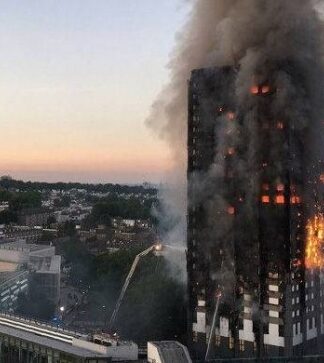 ΦΩΤΙΑ ΛΟΝΔΙΝΟ: Δείτε τη συγκλονιστική φωτογραφία με το μικρό αγόρι (pics)