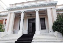 Μέγαρο Μαξίμου: «Βροχή» τα ευρώ σε νυχτερινά και υπερωρίες