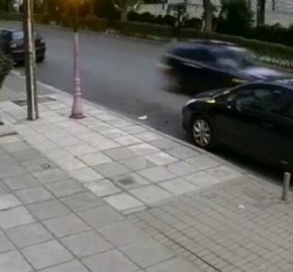 ΕΚΚΛΗΣΗ ΓΙΑ ΜΑΡΤΥΡΕΣ: Ασυνείδητος οδηγός χτύπησε και εγκατέλειψε κοριτσάκι (ΔΙΑΔΩΣΤΕ ΤΟ)