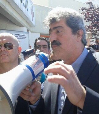 ΑΠΙΣΤΕΥΤΗ πρόκληση Πολάκη στο Facebook: «Χουντοβασιλικοί» πήγαν στην κηδεία Μητσοτάκη!