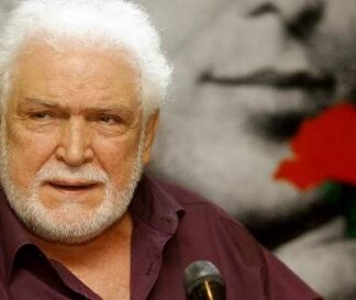 Τα «μαζεύει» ο Κώστας Καζάκος, μετά το σάλο: «Δεν είπα προδότες τους νέους, αλλά…»