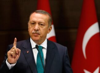Σοκ στην Τουρκία: Κατέρρευσε ο Ερντογάν μέσα στο τζαμί