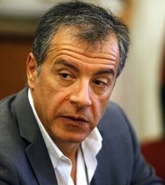 ΔΥΣΚΟΛΕΣ ΩΡΕΣ για τον Σταύρο Θεοδωρακη