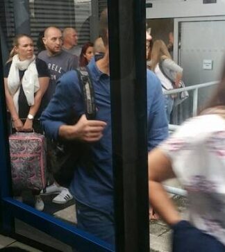 Συναγερμός στη Βρετανία: Δείτε LIVE εικόνα από την εκκένωση του αεροδρομίου του Μάντσεστερ