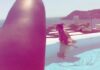 Η Ελευθερίου φωτογράφισε topless επώνυμη Ελληνίδα τραγουδίστρια