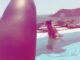 Η Ελευθερίου φωτογράφισε topless επώνυμη Ελληνίδα τραγουδίστρια