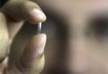 ΣΟΚ: Εταιρεία θα βάλει τσιπάκια στους υπαλλήλους της – Δείτε ποια είναι
