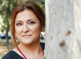 Ελισάβετ Κωνσταντινίδου: Με το μαγιό της, χαλαρώνει στο σπίτι της στην Αίγινα (ΦΩΤΟ)