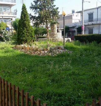 Μπορεί τα σχολεία να έκλεισαν… Η πλατεία στην Παλιά Κοκκινιά όμως καθαρίστηκε! (ΦΩΤΟ)