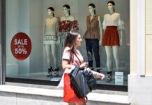 Θερινές εκπτώσεις 2017: Αυτή την Κυριακή θα ανοίξουν τα καταστήματα