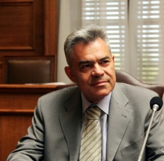 Ένοχος ο Τάσος Μαντέλης για ξέπλυμα μαύρου χρήματος από τη Siemens