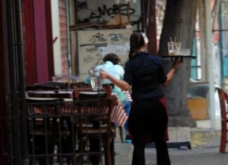 Δεκαπενταύγουστος: Πώς αμείβεται η αργία της 15ης Aυγούστου 2017