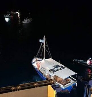 Εικόνες από την προσάραξη του Blue Star Patmos
