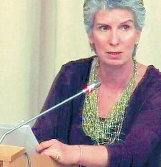 Καταγγέλλουν Συριζαία ότι «πέταξε την εικόνα της Παναγίας στα σκουπίδια»