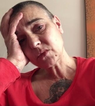 Νέο συγκλονιστικό βίντεο από τη Sinead O’ Connor να κλαίει ασταμάτητα και να ζητά βοήθεια!