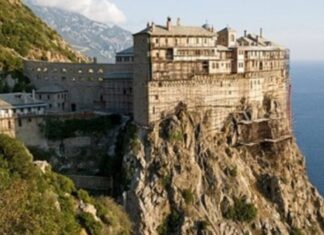 Φοβερό: Η Παναγία εμφανίστηκε στο Άγιο Όρος και τη φωτογράφησαν (ΦΩΤΟ)