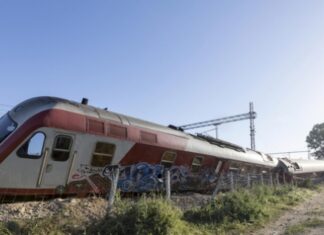 ΕΚΤΑΚΤΟ: Εκτροχιασμός τρένου κοντά στη Λάρισα!