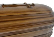 Αυτό το σημείωμα έξω από γραφείο τελετών θα σας κάνει να ανατριχιάσετε!