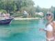 Η Τέτα Καμπουρέλη με λευκό μπικίνι περιμένει να την χαιρετήσει ο κόσμος, όμως…