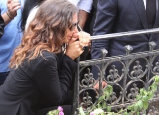 Η κόρη της Λάσκαρη απαντά σε όσα γράφτηκαν για τον θάνατο της μητέρα της: «Ας την αφήσουν ήσυχη»