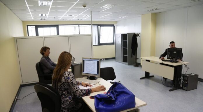 Προσλήψεις στο Δημόσιο: 1.899 θέσεις μόνιμων σε ΔΕΗ, ΕΥΔΑΠ, ΕΛΤΑ, ΟΑΕΔ, Φυλακές και Μουσεία