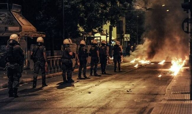 Σοκ για ηθοποιό: Ο 16χρονος γιος της τραυματίστηκε σοβαρά στα επεισόδια που έγιναν στο Πολυτεχνείο