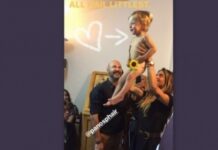 Baby bloom! Οι νέες τρυφερές φωτο από τη βάφτιση του γιου της Σοφίας Καρβέλα