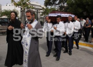Κηδεία Μπέμπα Μπλανς: Με μπουζούκι και κιθάρα «αποχαιρέτησαν» τη θρυλική ντίβα