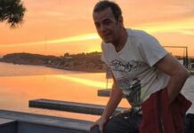 Κώστας Χαριτοδιπλωμένος: Ποζάρει στα 62 με μαγιό. Θα πάθετε πλάκα με το σώμα του