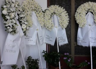 Αγρίνιο: Τελευταίο αντίο στους σμηνίτες που σκοτώθηκαν σε τροχαίο – Οδύνη στις κηδείες τους