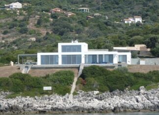 Λευκάδα: Αυτή είναι η εκπληκτική βίλα του Armani στα Σύβοτα – Μαγνητίζει τα βλέμματα όλων