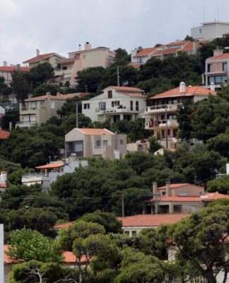 Αυθαίρετα: Όλα νόμιμα με το μισό πρόστιμο – Ποιοι και πως γλιτώνουν χρήματα