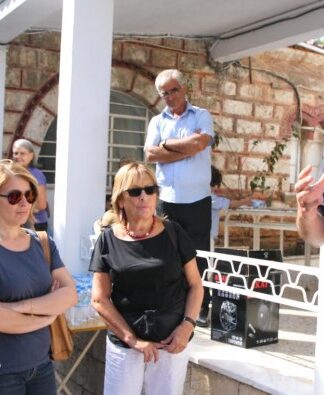 Επίσκεψη Μώραλη στους Τάφους της Ανάστασης – Στους ζωντανούς των Γειτονιών πότε θα πάει;