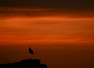 Handelsblatt: «Έρχονται δύσκολοι καιροί για την Ελλάδα»