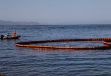 Μάστιγα. Νέα θαλάσσια ρύπανση από πλοίο στο Κερατσίνι