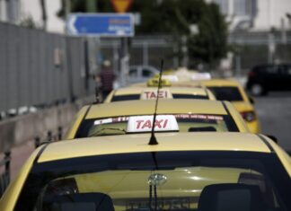 Ταξί: "Δύο νομοσχέδια" λέει ο Σπίρτζης.