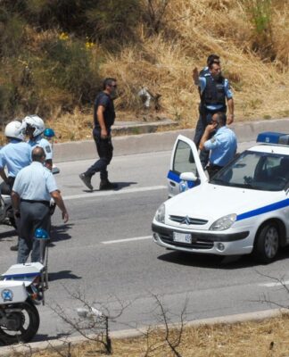 Καταδίωξη διακινητή στην Εγνατία – Είχε στοιβάξει στο αυτοκίνητο 10 μετανάστες