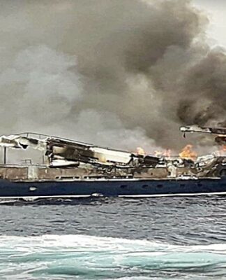 Ζάκυνθος: Τα ντοκουμέντα της φωτιάς σε θαλαμηγό – Έπεσαν στη θάλασσα όλοι για να σωθούν