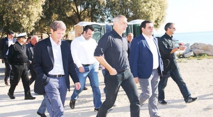 Στον Πειραιά έγινε Τελετή παράδοσης-παραλαβής των ακτών – Γελοίο ή επικίνδυνο;