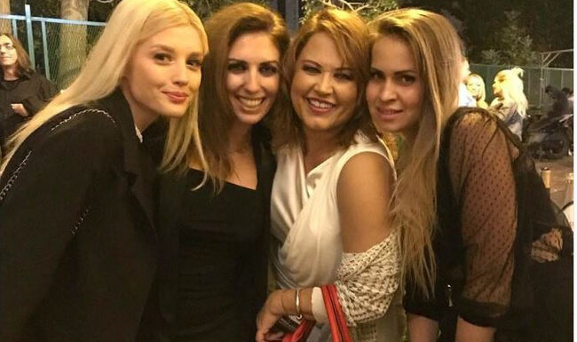 Νικολέτα Βλαβιανού: Βραδινή έξοδος με τις κόρες της
