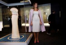 Μελάνια Τραμπ: Το φόρεμα της πέρασε στην ιστορία