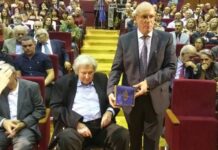 Η συγκίνηση του Μίκη Θεοδωράκη στα εγκαίνια του θεάτρου που πήρε το όνομα του