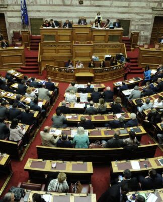 Προκλητικός "μποναμάς" σε 160 πρώην βουλευτές: Θα πάρουν αναδρομικά πάνω από 15 εκατ. ευρώ.