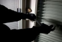 Βοιωτία: Ξύπνησαν και αντίκρισαν 5 κουκουλοφόρους με πιστόλια και λοστούς.
