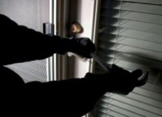 Βοιωτία: Ξύπνησαν και αντίκρισαν 5 κουκουλοφόρους με πιστόλια και λοστούς.