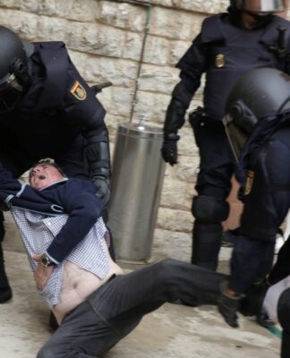 Απίστευτη πρόκληση του Ισπανού ΥΠΕΞ για Καταλονία: Ψεύτικες οι εικόνες βίας στο δημοψήφισμα.